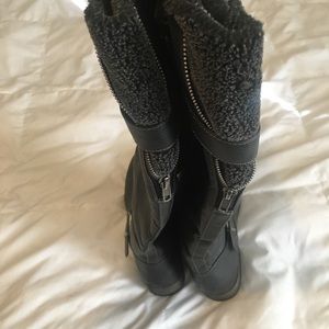 Lined black boots